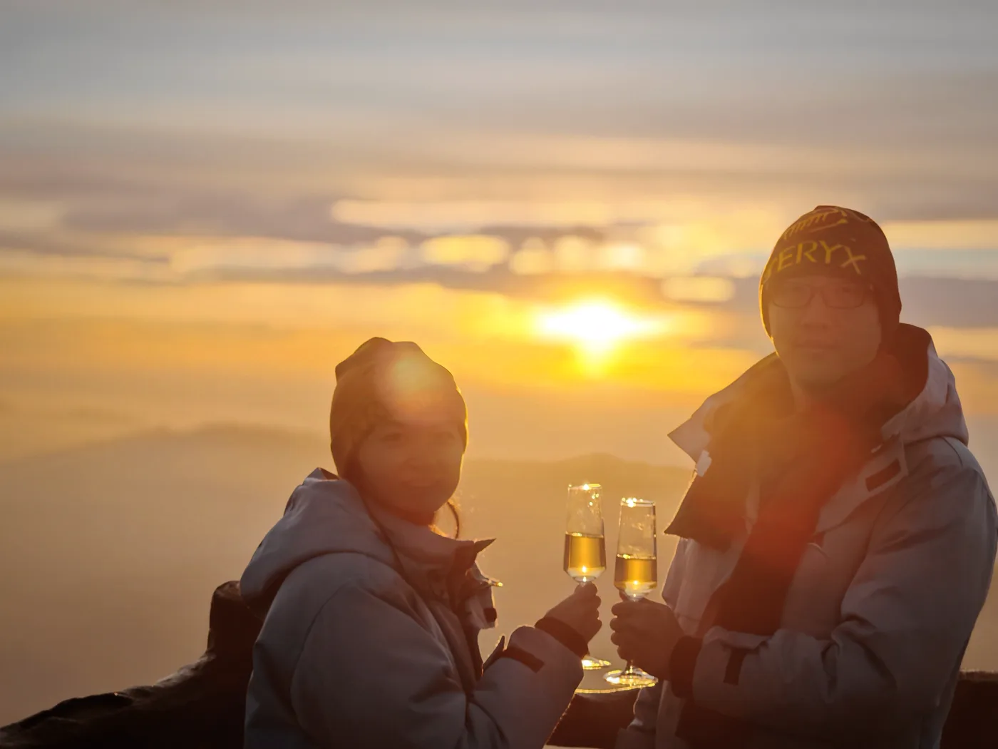 在黄山光明顶看日出